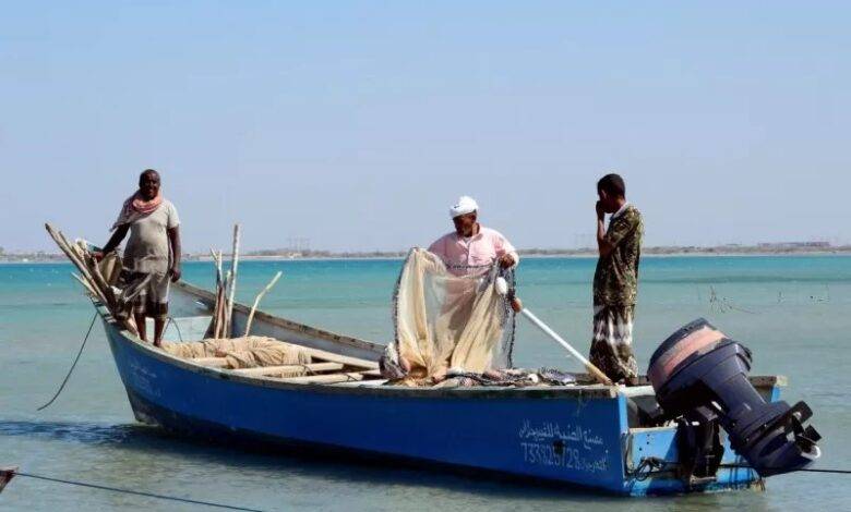 عودة 17 صياداً يمنياً من سجون إريتريا بعد أسابيع من الاحتجاز 