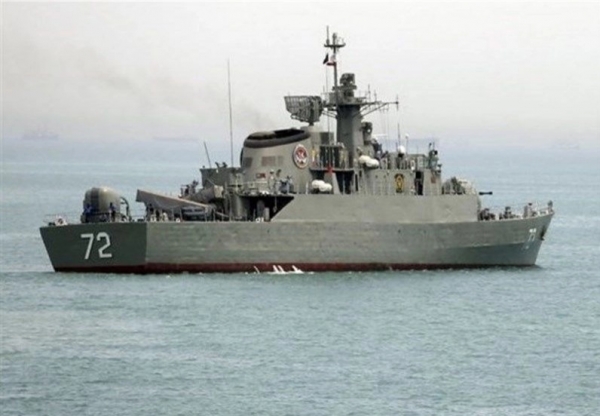 إيران تنشر سفينة حربية بالتزامن مع تهديدات حوثية بتوسيع الهجمات ضد السفن