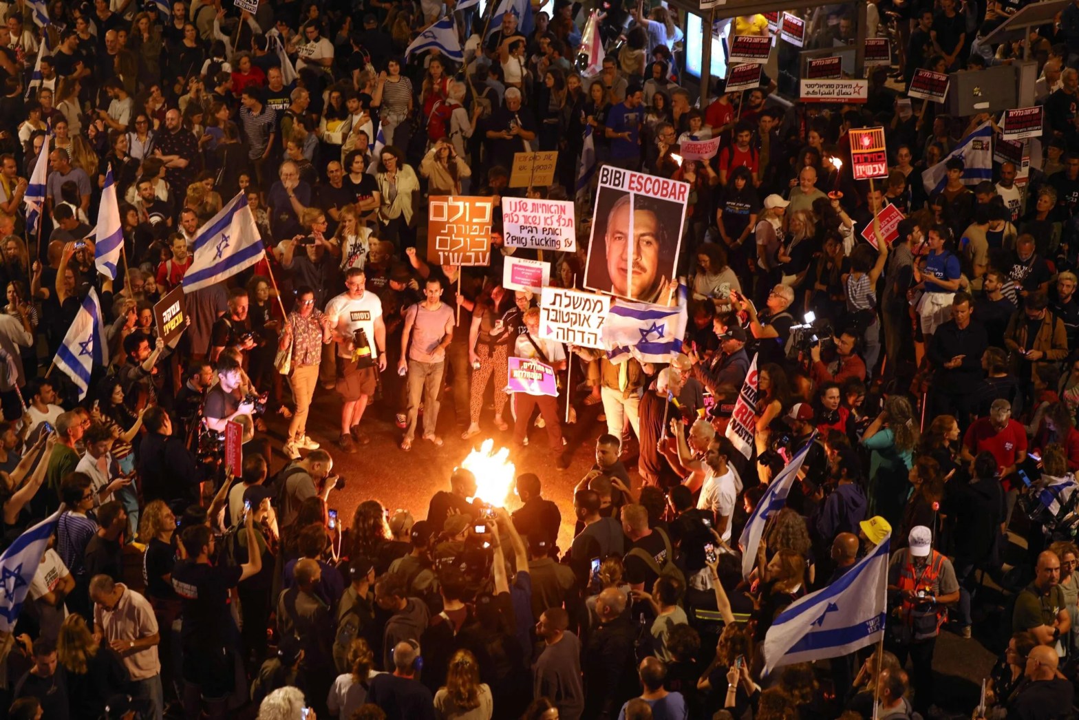 احتجاجات إسرائيلية حاشدة تحاصر نتنياهو وتضغط للموافقة على اتفاق في غزة