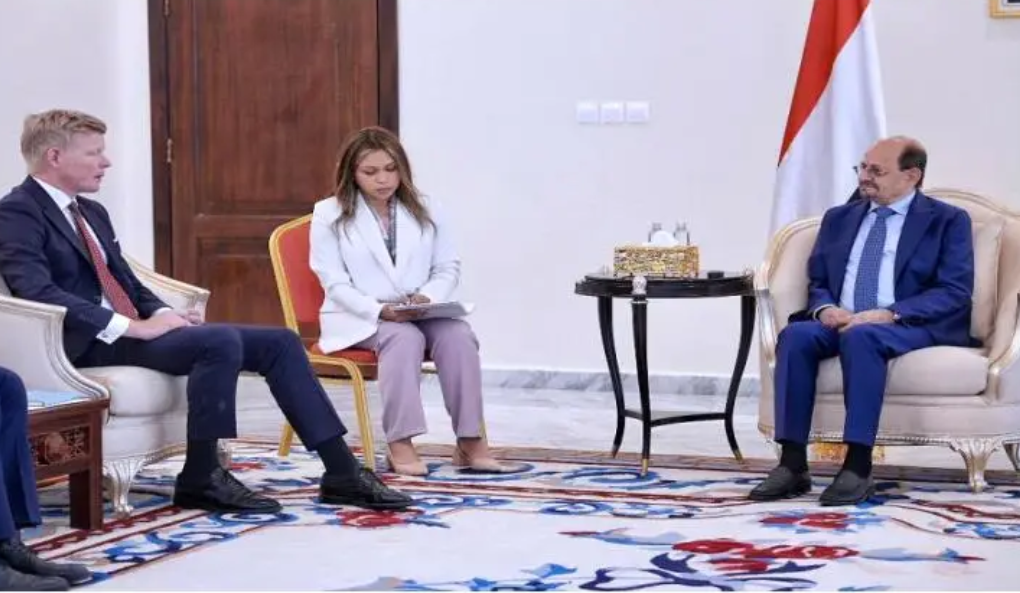 وزير الخارجية يلتقي المبعوث الأممي إلى اليمن في عدن