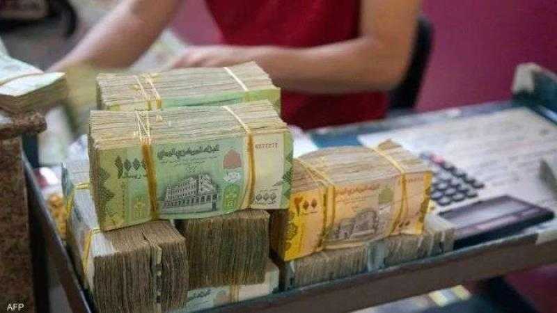 الريال اليمني ينهار إلى أدنى قيمة والبنك المركزي يعلن بيع سندات أذون الخزانة.. في ظل استياء شعبي كبير!