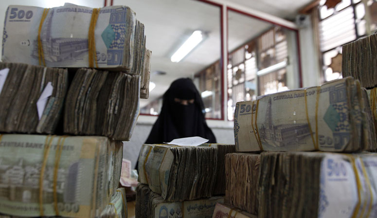 تدمير القطاع المصرفي.. نهج حوثي للكسب والإثراء غير المشروع على حساب اليمنيين