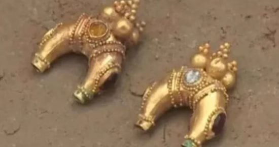 تحوم حولها قصة غامضة.. اكتشاف مجوهرات عمرها 2000 عام في كازاخستان 