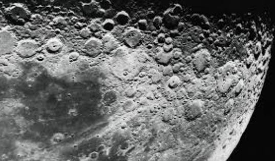 عينات صخور من القمر تصل إلى وحدة بمركبة فضائية صينية