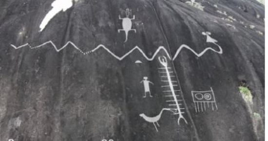 نقش صخري عمره 2000 عام يمثل الأراضي القديمة في كولومبيا وفنزويلا 