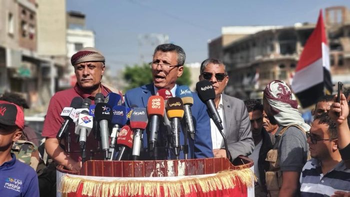اللجنة الحكومية تعلن فتح طريق جولة القصر- الحوبان بعد 9 سنوات من إغلاقه من ميليشيا الحوثي