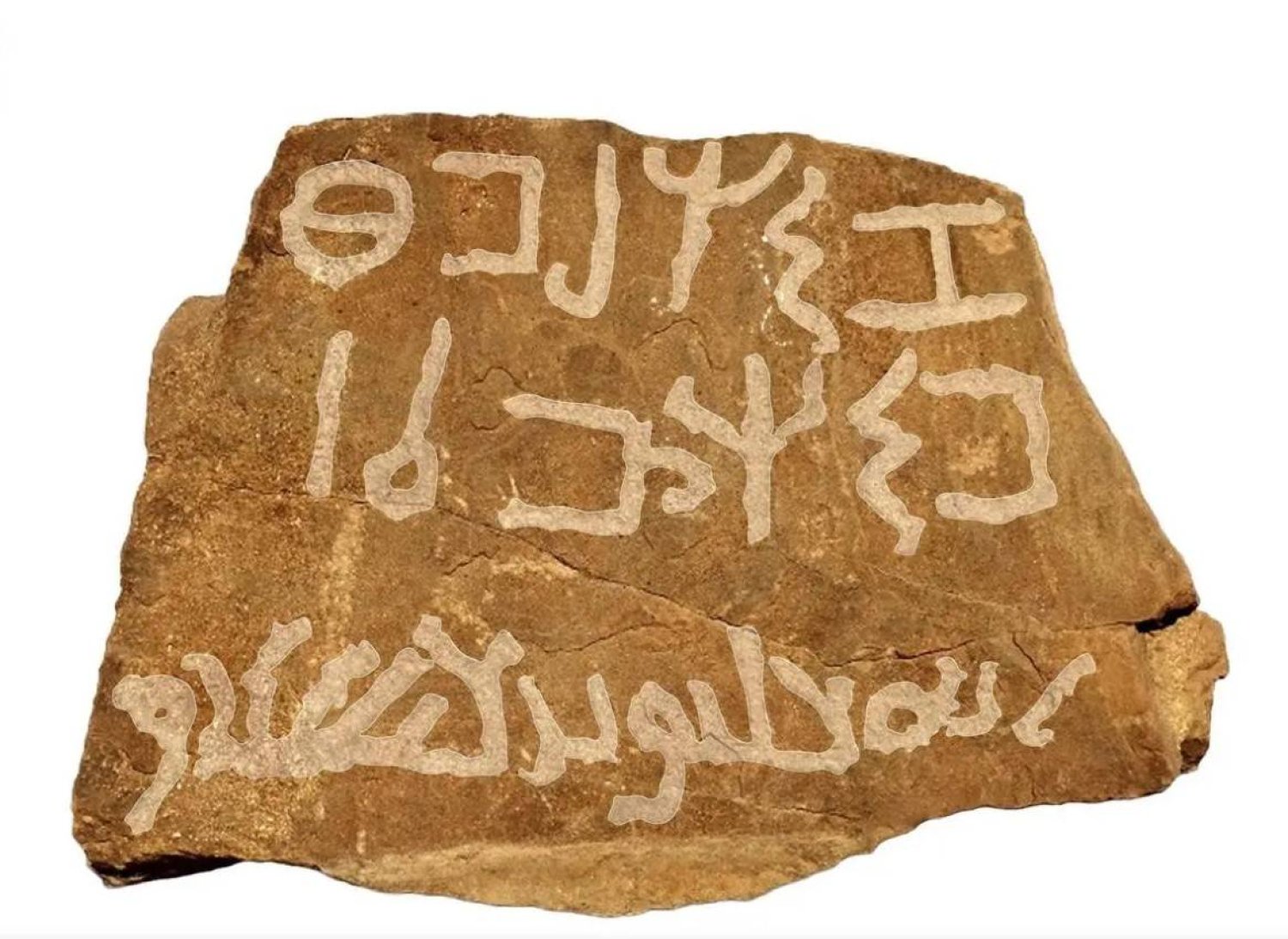 «التراث» السعودية تكشف نقشاً أثرياً ثنائي الخط في تبوك