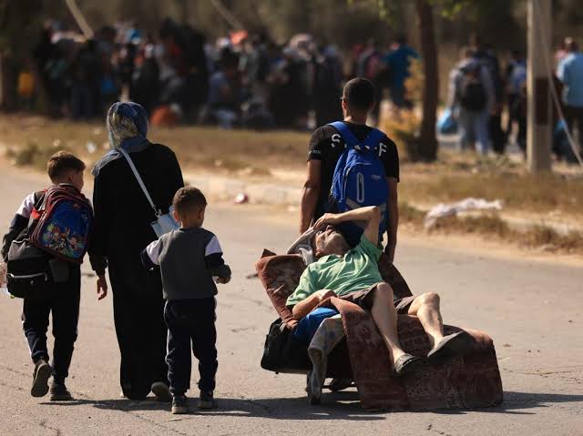 المكتب الإعلامي الحكومي بغزة يحذر الفلسطينيين من اتصالات كاذبة تدعوهم للعودة إلى منازلهم في الشمال