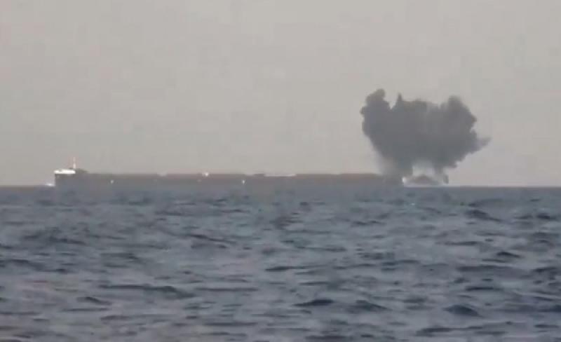 رويترز: غرق ناقلة نفط قبالة سواحل اليمن لم يستهدفها الحوثيون