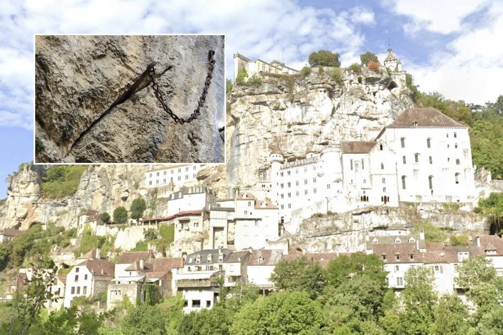 كان معلقاً على ارتفاع 32 قدماً فوق الأرض.. اختفاء سيف فرنسي أسطوري بعد 1300 عام من غرسه في صخرة