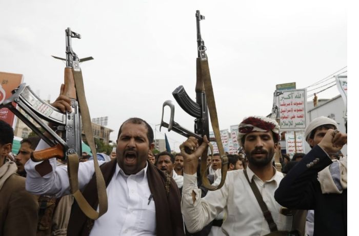 ميليشيا الحوثي تنفذ توجيهات زعيمها بتطهير المؤسّسات كشرطٍ أساسي لتشكيل حكومتهم الانقلابية