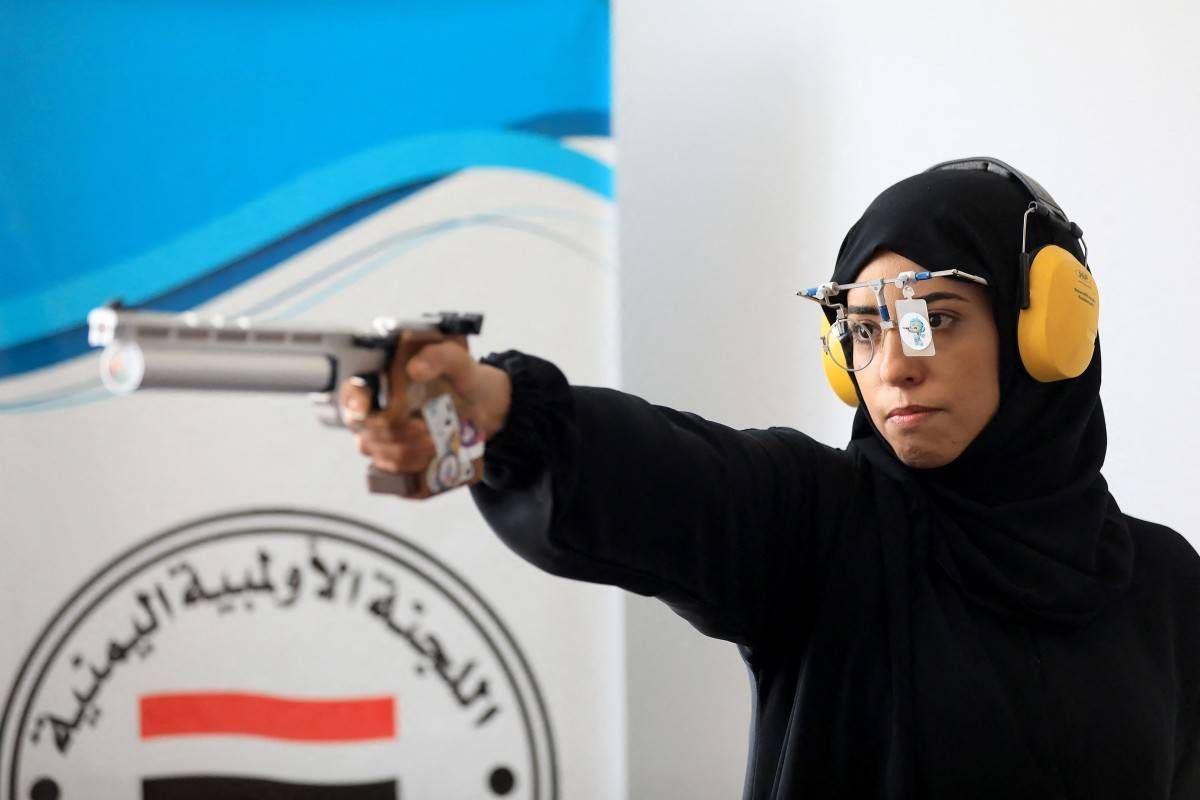 ياسمين تستعد لأولمبياد باريس بمسدس هوائي.. وترفع علم اليمن بالمحفل العالمي