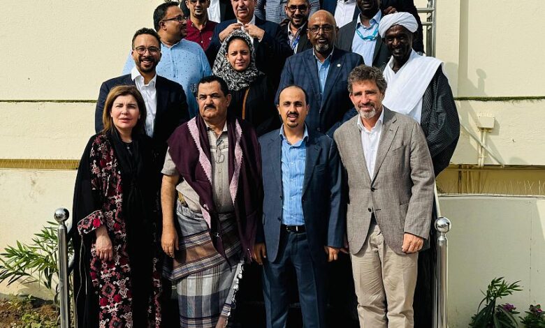 وزيرا الدفاع والإعلام يلتقيان ممثلي المنظمات الدولية العاملة في عدن