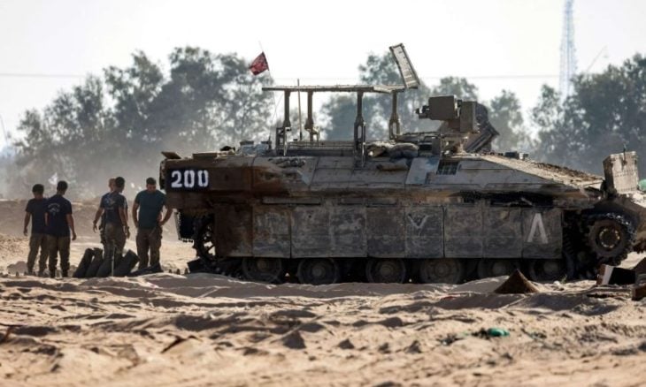 المقاومة: مقتل جنود للاحتلال وجرح آخرين في تفجير دبابتين جنوب غزة