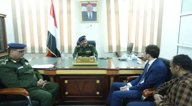 وزير الداخلية يؤكد على نقل المقرات الأممية إلى عدن