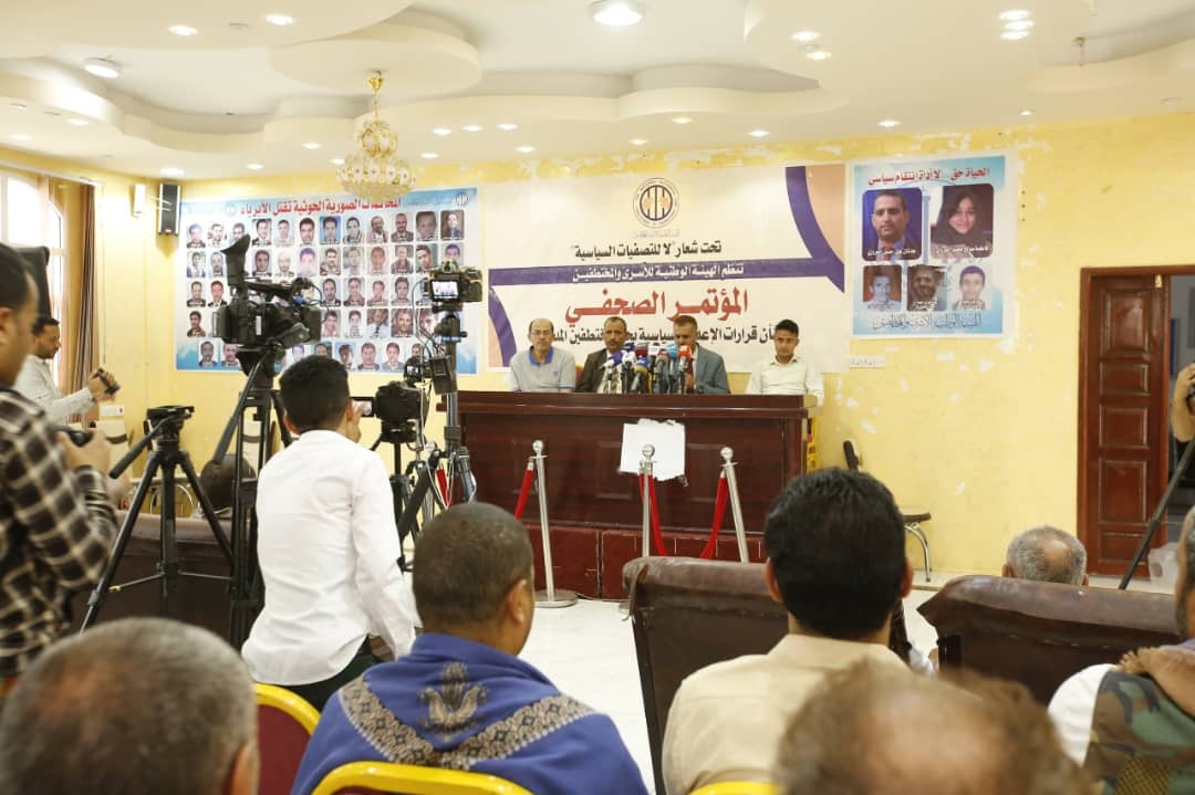 مأرب.. مؤتمر صحفي يكشف عن ضحايا الإعدام المسيس في سجون الحوثيين  