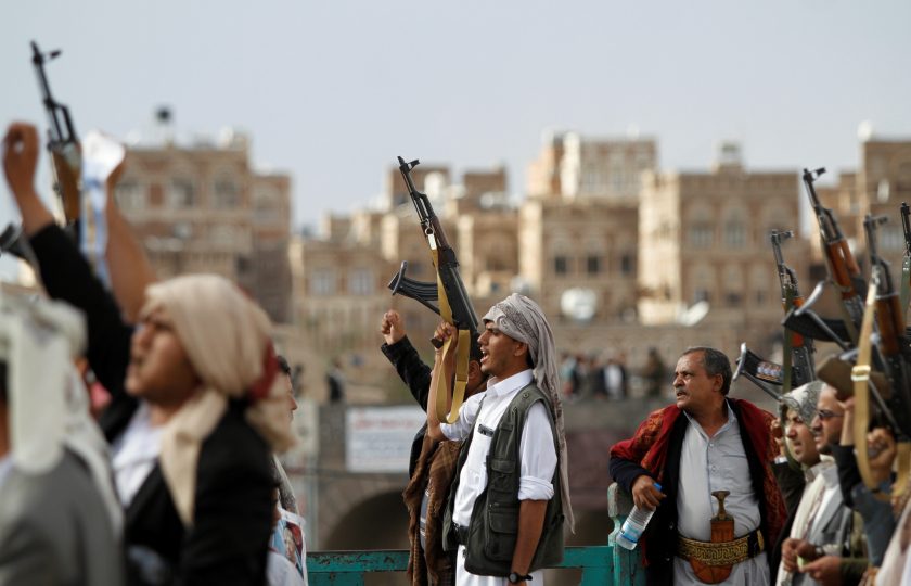 شبه ميليشيا الحوثي بحركة طالبان.. مدير مؤسسة فريدريش ايبرت يحذر من تقسيم اليمن إلى دول متعددة