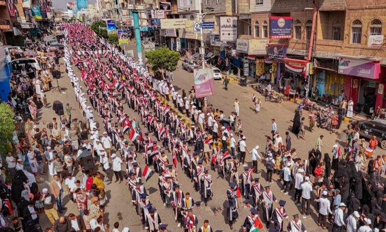 برعاية المجلس الأعلى للمقاومة الشعبية.. تعز تحتفل بتخرج 1500 طالب وطالبة من معهد احتراف 