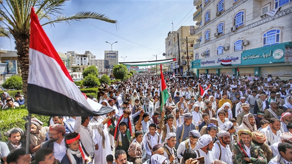 أشادت بنضال المقاومة.. وقفات تضامنية مع الشعب الفلسطيني في مأرب وتعز