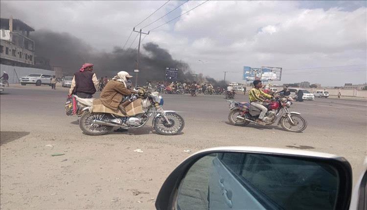 لحج.. احتجاجات غاضبة في الحوطة بسبب انقطاع الكهرباء لأكثر من أسبوعين