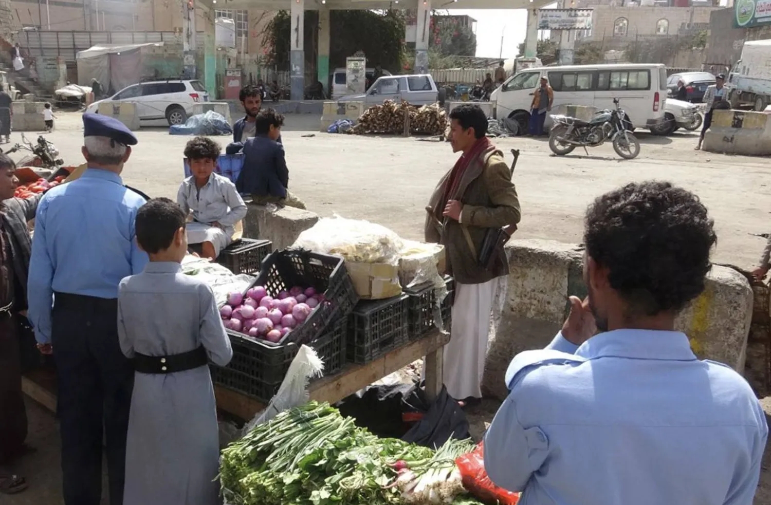 حجة: مليشيا الحوثي تصادر بضائع التجار وتفرض جبايات غير قانونية