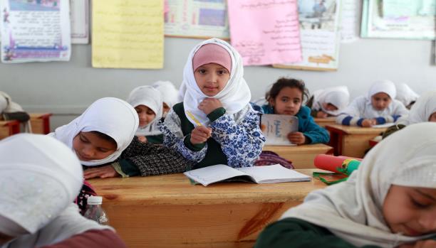 طلاب مجبرون على التبرع بمصروفهم اليومي لحروب الحوثي