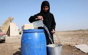 سكان مدينة عبادان يشربون من مياه الصرف الصحي