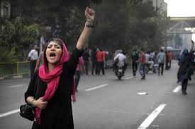 سكان طهران يتظاهرون ضد ممارسة القمع ضدهم