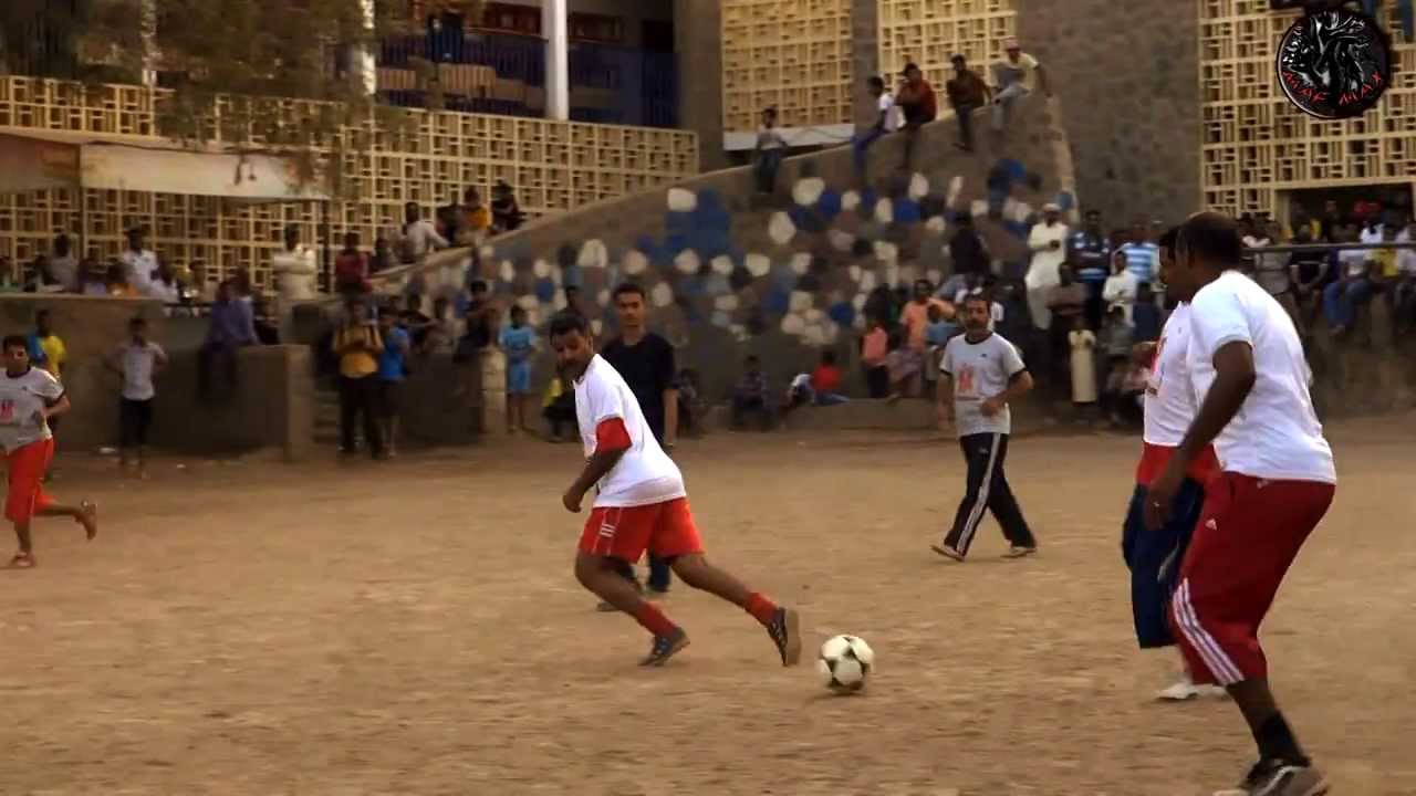 نجوم الكرة اليمنية يكرمون اليوم الرياضي عبدربه مودش