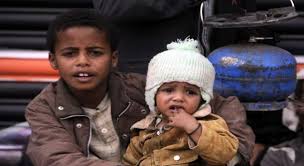 أسر يمنية تواجه الفقر بالصيام