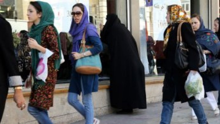 عدد كبير من المواطنين الإيرانيين يتركون إيران سنوياً