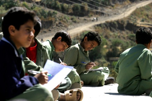 الحوثي.. حرب على التعليم