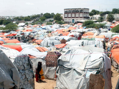 نائب برلماني يطالب بالتعامل مع سكان المخيم بشكل إنساني