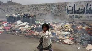 الجرعة السعرية تهدد بانزلاق مئات الآلاف من اليمنيين إلى الفقر وانعدام الأمن الغذائي