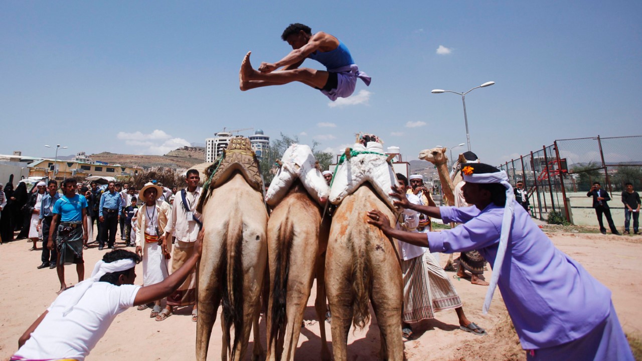 القفز فوق الجِمال..لعبة القوة وتحدي الطبيعة في اليمن