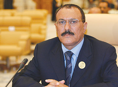 رئيس الجمهورية يجدد وقوف اليمن بجانب سلامة ووحدة أراضي السودان 